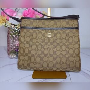 Coach 💕 | Crossbody Tan and Brown Canvas Signature Tote ✨️
